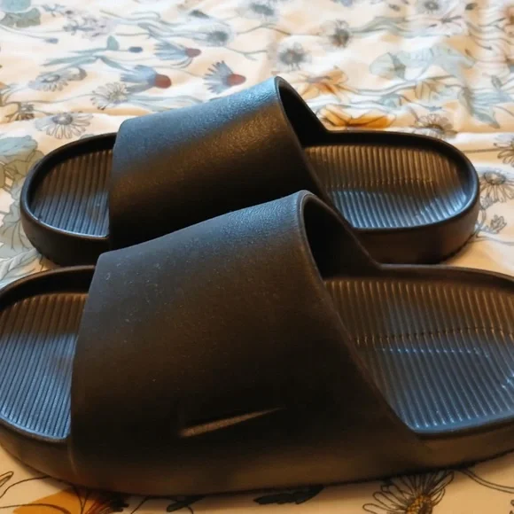 Nike Black Slide Sandals - Picture 1 of 1